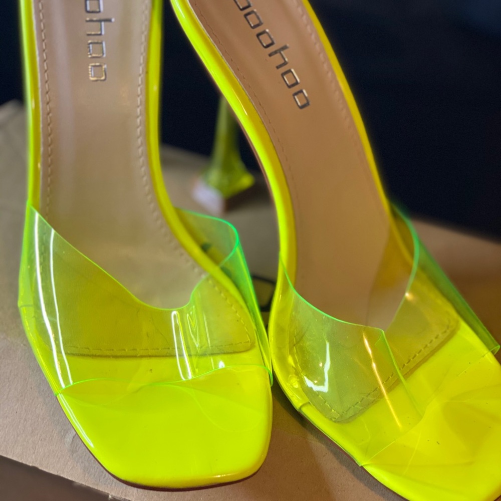 NWT NIB Chartreuse Transparent Slides